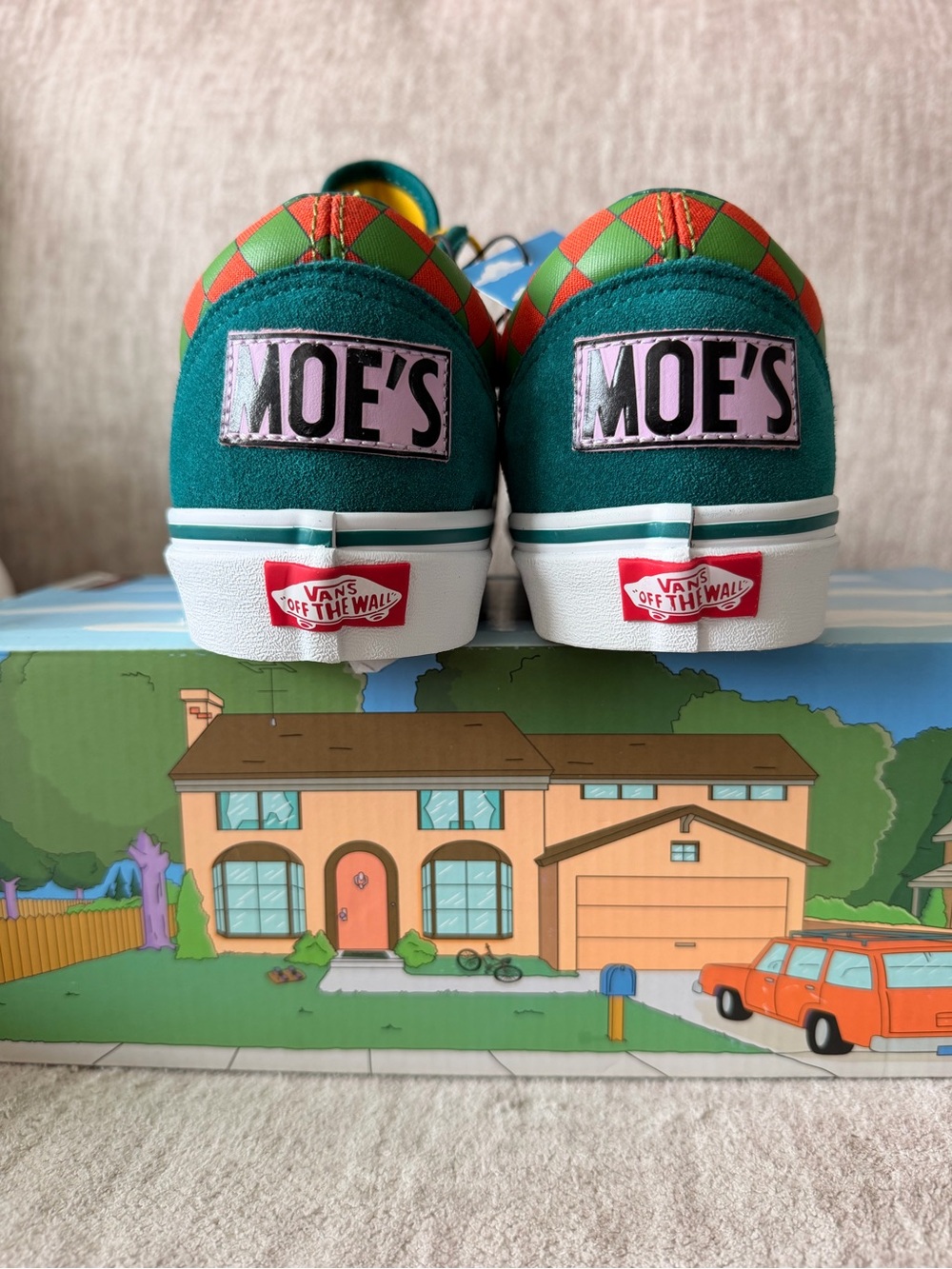 The Simpsons Vans Collab 2020 “Moes Tavern Old Skool” - Picture 2 of 8